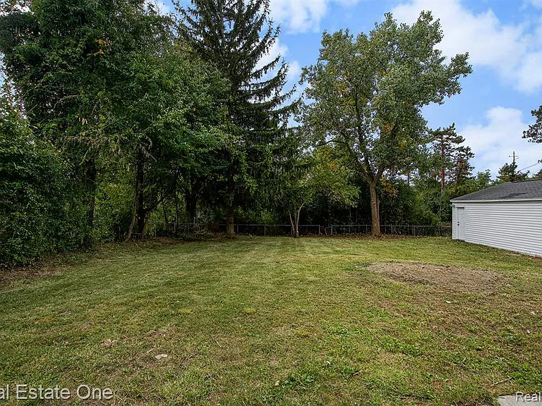 51275 Seven Mile Rd — Photo 26