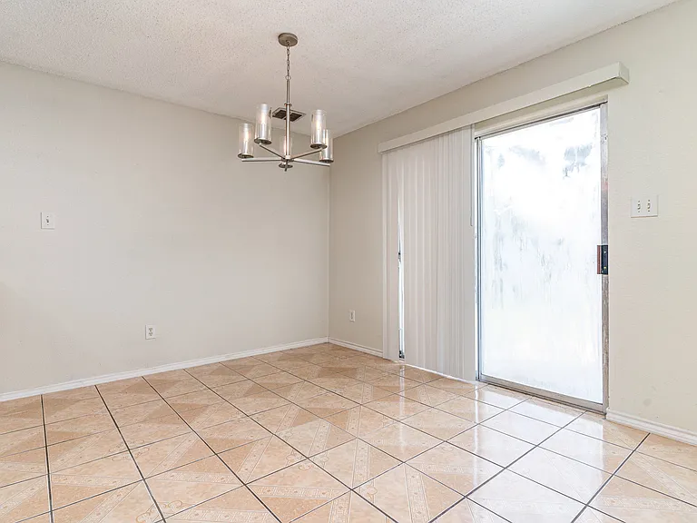 1810 Cedar Ridge Dr — Photo 9