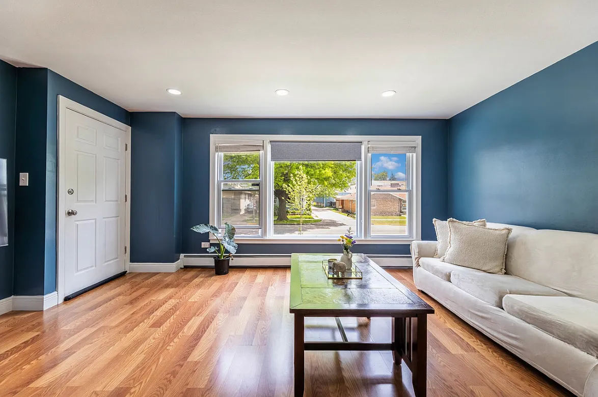 3 bed, 1200 sqft, $2,250 — Photo 3