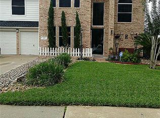 210 Spencer Lndg W, La Porte, TX 77571
