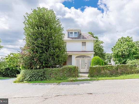 3rd image of 3915 W Overlea Ave