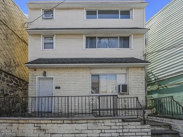 319 68Th St, Guttenberg Town, NJ 07093