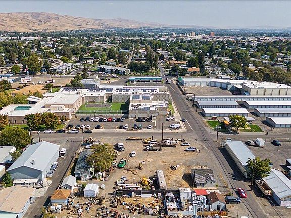 5th image of 602 N 18th Ave