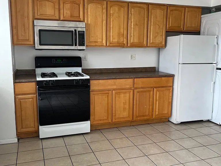 2611 Hallam Ct — Photo 10