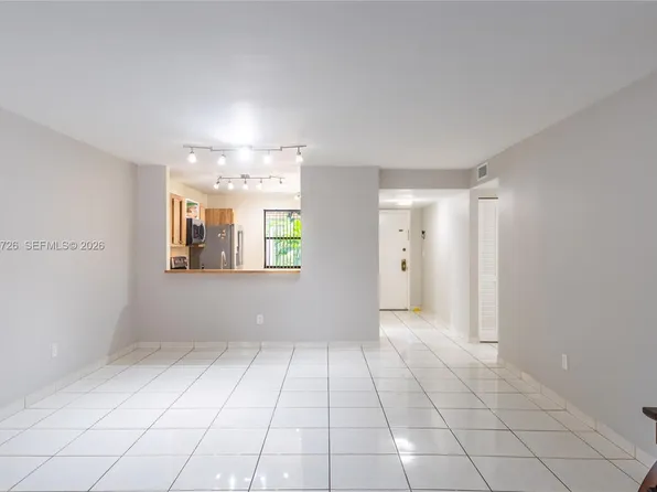601 Ives Dairy Rd APT 101-8, Miami, FL 33179