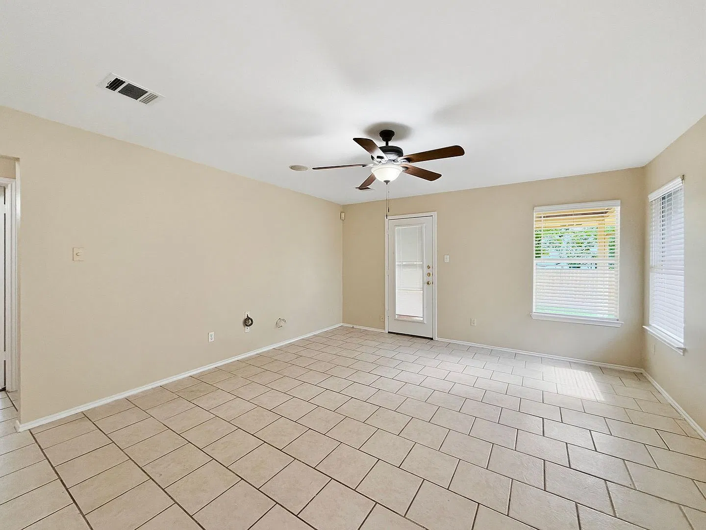 Canterbury Classic - 3/2 - New Appliances - Finished Garage - Big Yard - $1895 — Photo 3