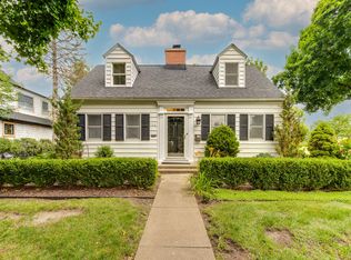 106 Sunset Dr, Libertyville, IL 60048