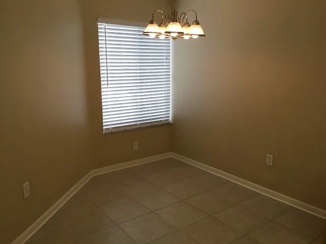 545 Lindsay Anne Ct — Photo 3