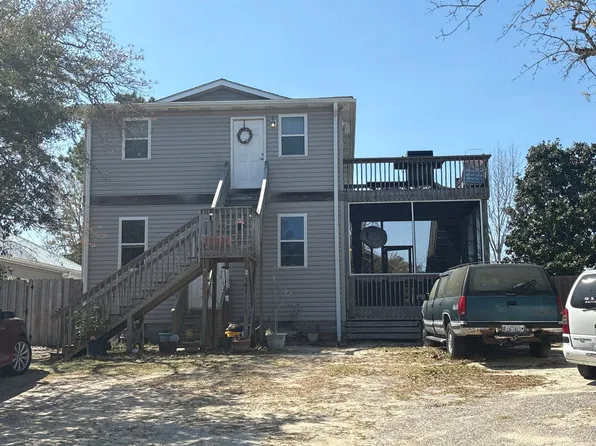 143 NE 11th St, Oak Island, NC 28465