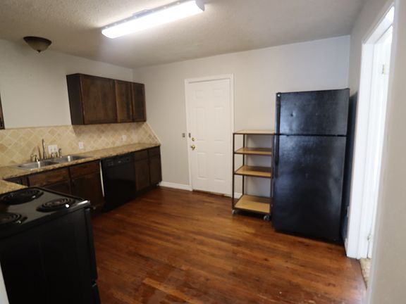 4th image of 3303 30th St