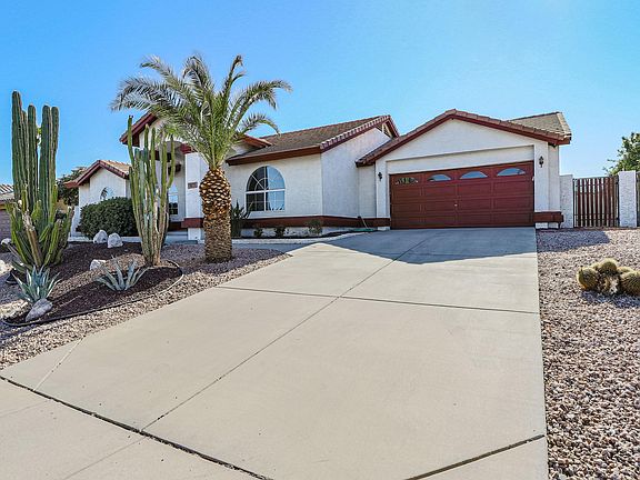 2nd image of 1811 E Tierra Buena Ln