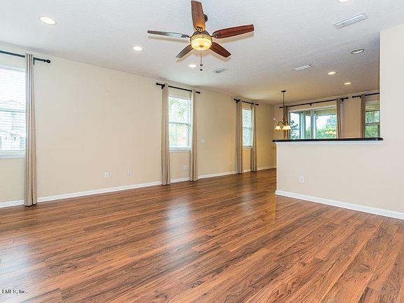5th image of 328 W PISA Place