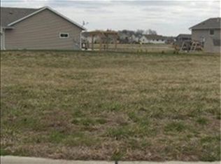 2065 Harbour Oak Dr SE, Owatonna, MN 55060