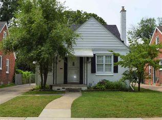 21136 Lochmoor St, Harper Woods, MI 48225