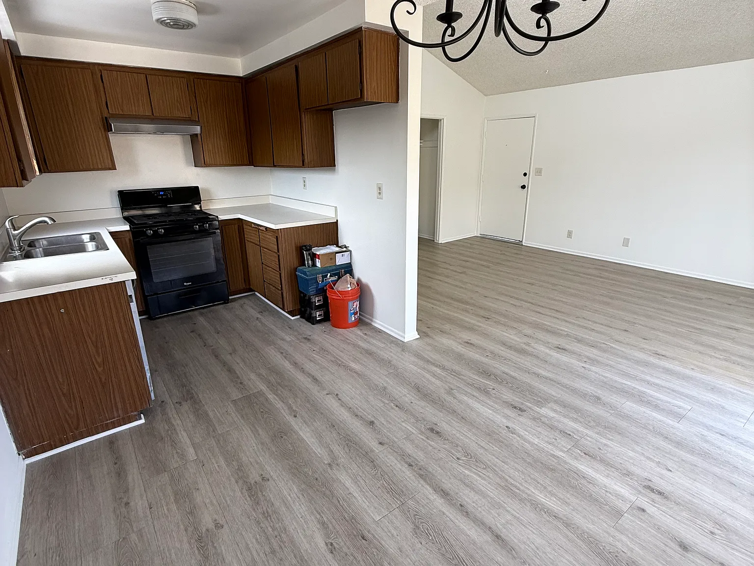 2 bed, 1350 sqft, $2,700 — Photo 4