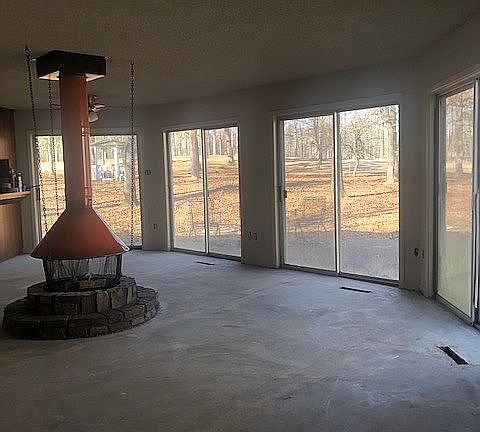 4th image of 118 Diamondhead Dr