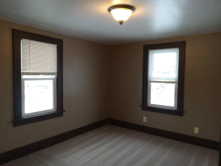 739 King St — Photo 11
