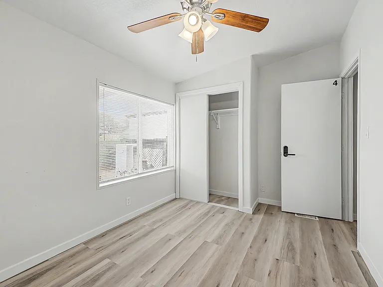 2728 W Smoketree St #4 — Photo 1