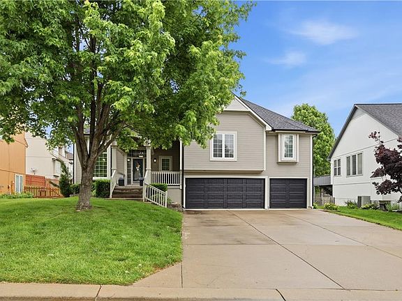 4th image of 3008 SW Saddlewood Dr