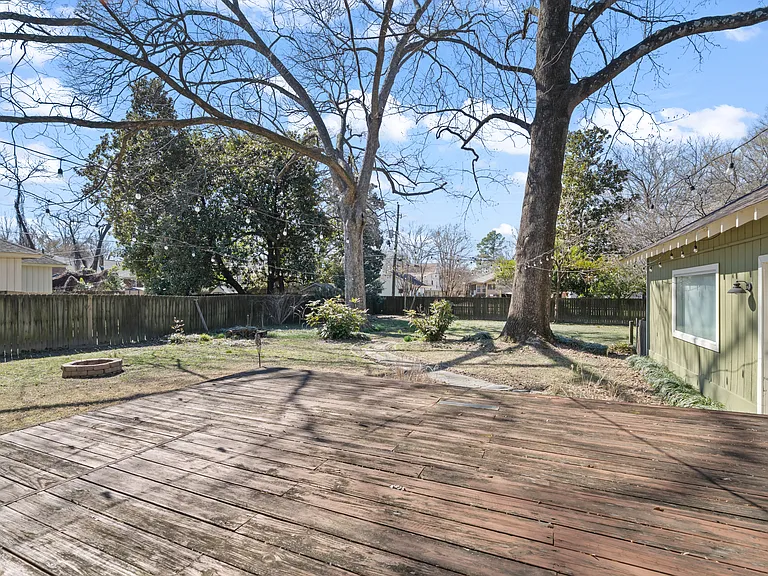 573 Alexander St — Photo 19