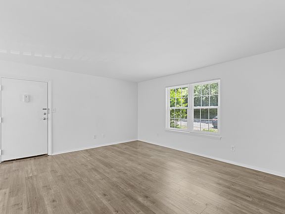 4th image of 1208 Manassas Ct