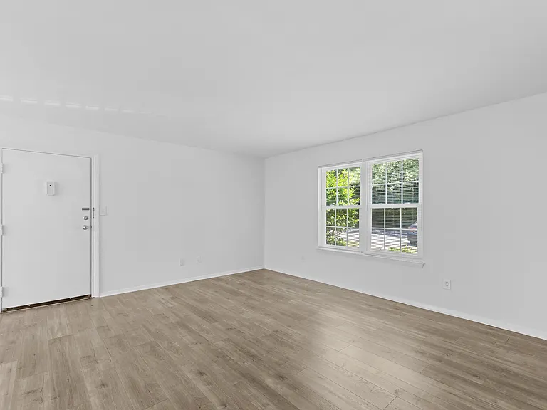 1208 Manassas Ct — Photo 4