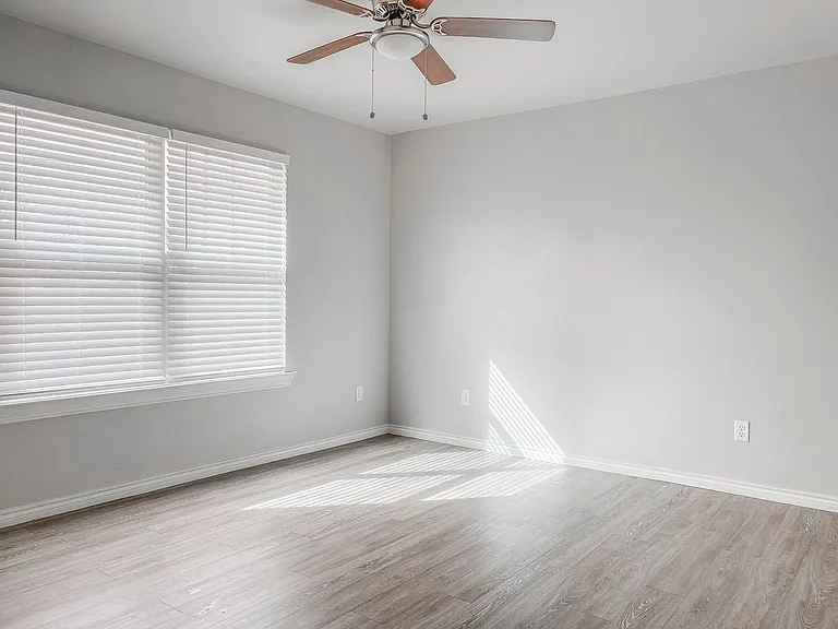 2406 Fir Ave — Photo 11
