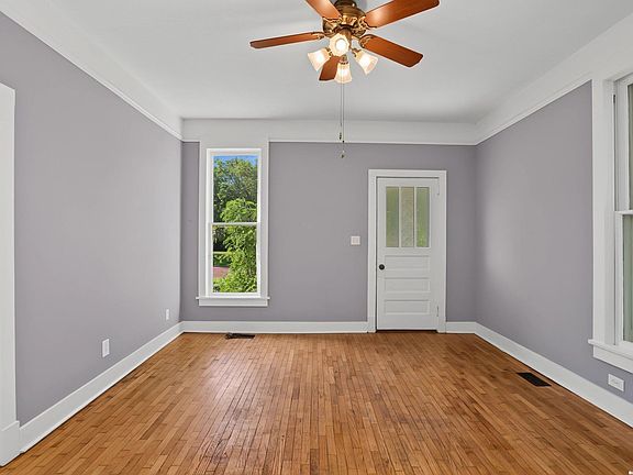 4th image of 920 High St