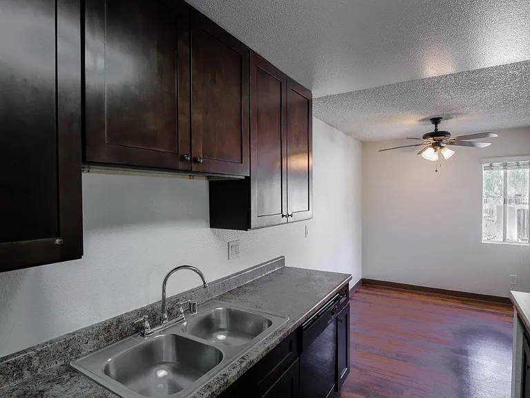 Peppertree Apartments — Photo 34