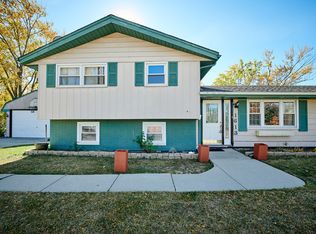 1613 Hartmann Dr, Schaumburg, IL 60193