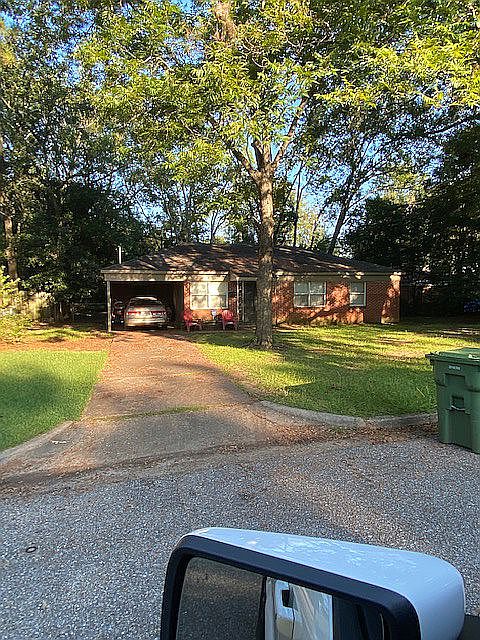 1st image of 927 Grenada Dr