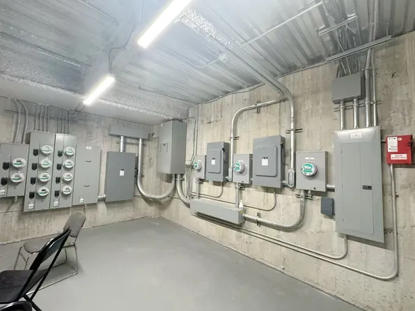 25-34 Steinway Street image 18 of 29