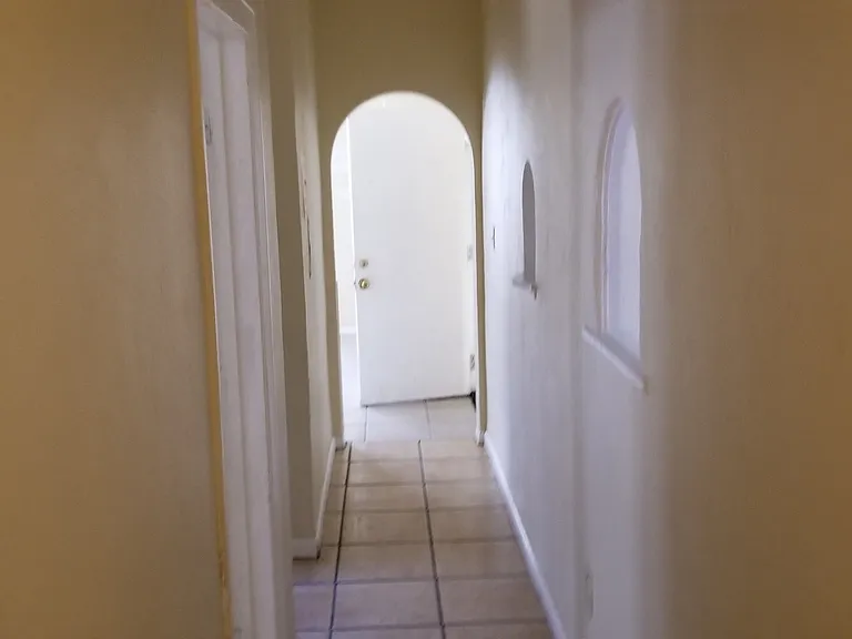 1089 Coronado Ave — Photo 2