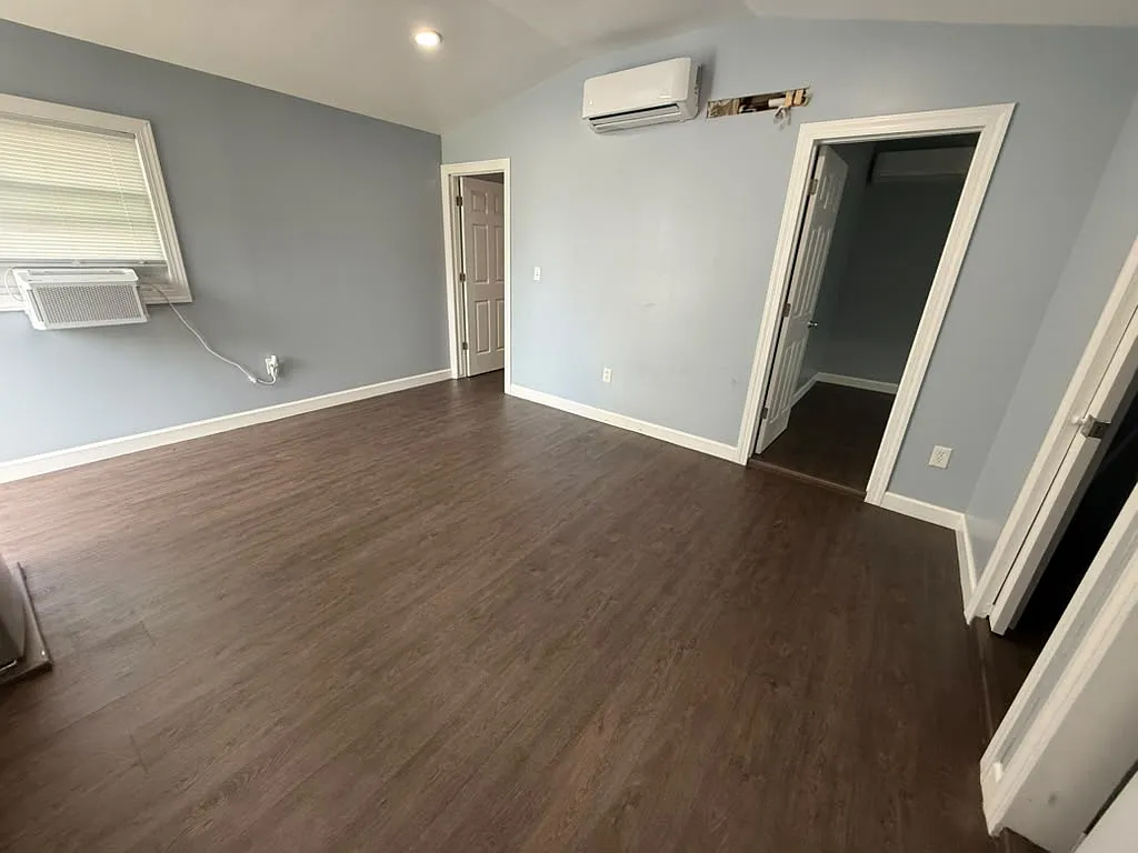 2 bed, $1,300 — Photo 2