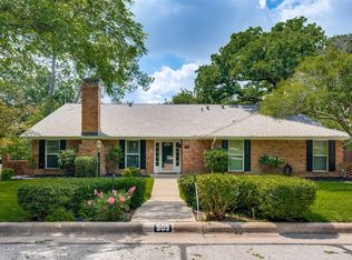 909 Edgecliff Dr, Bedford, TX 76022