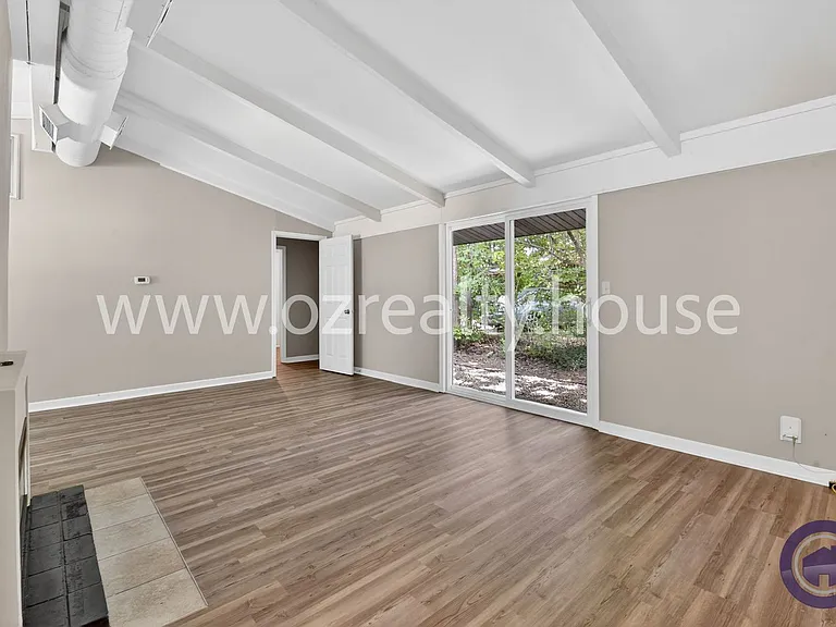 3040 E Lincolnshire Blvd #B — Photo 3