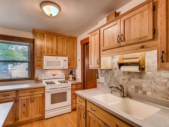 4th image of 2133 Goodrich Ave