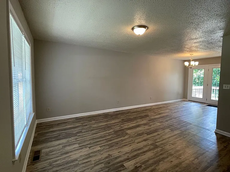 2019 Rath St — Photo 3
