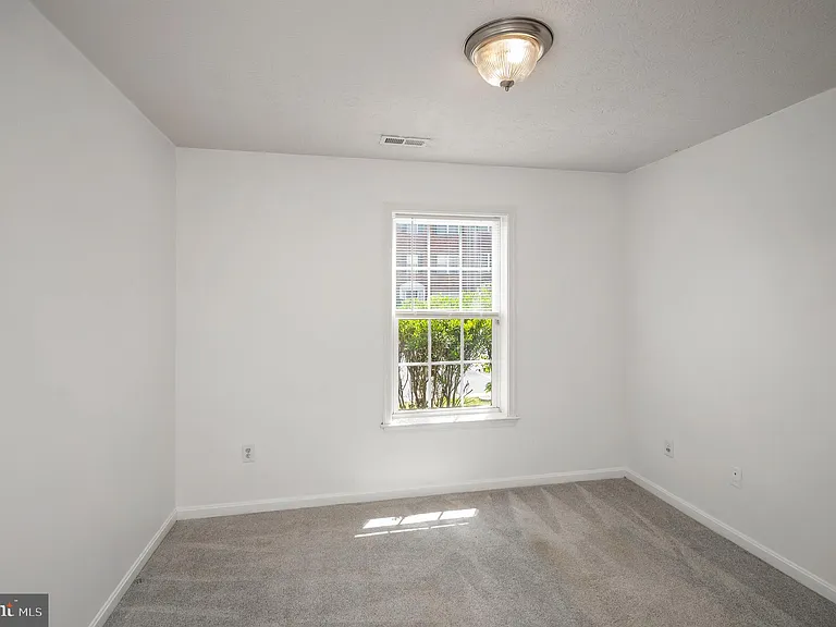 104 Stingray Ct — Photo 32