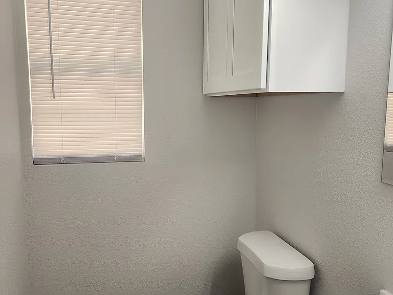 1009 Salem Dr — Photo 10