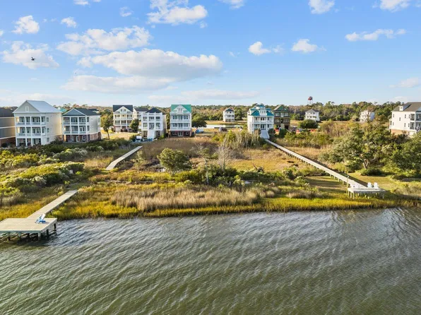 745 Cannonsgate Drive, Newport, NC 28570