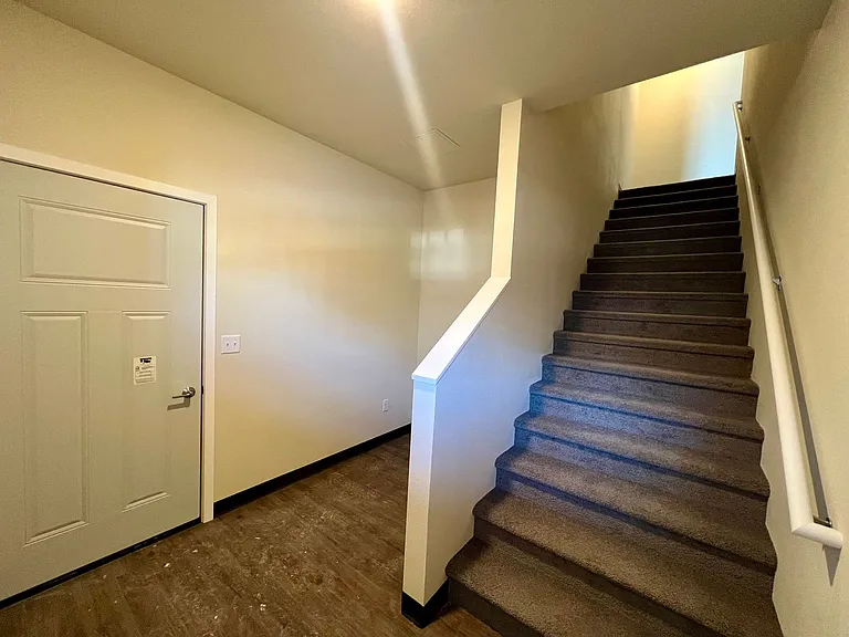 749 Meridian Dr — Photo 32