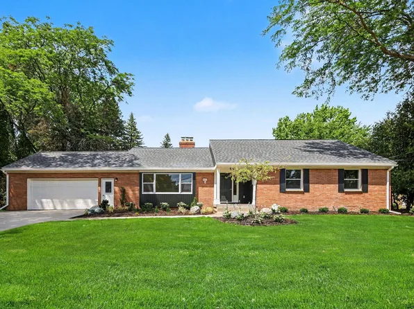4043 Clear View St NE, Grand Rapids, MI 49546