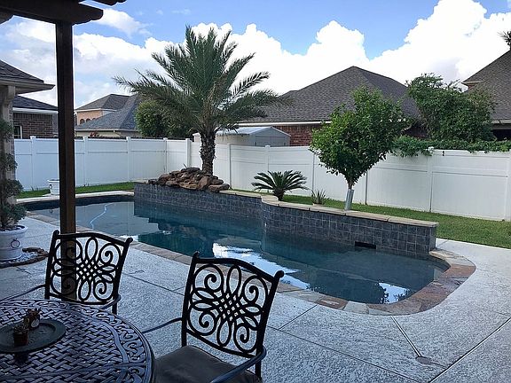 3rd image of 2221 W Lonesome Dove Dr