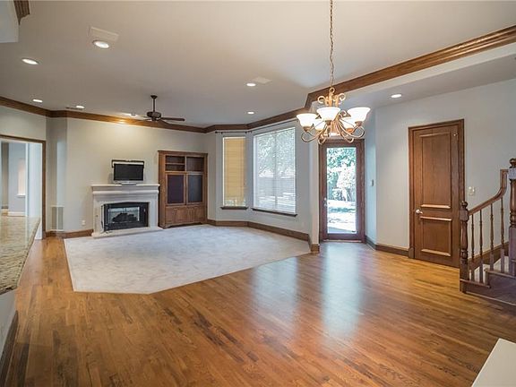 5th image of 4625 Post Oak Dr
