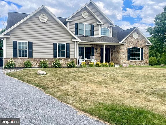 2nd image of 21 Jennifer Dr