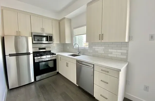 5569 W Adams Blvd #1