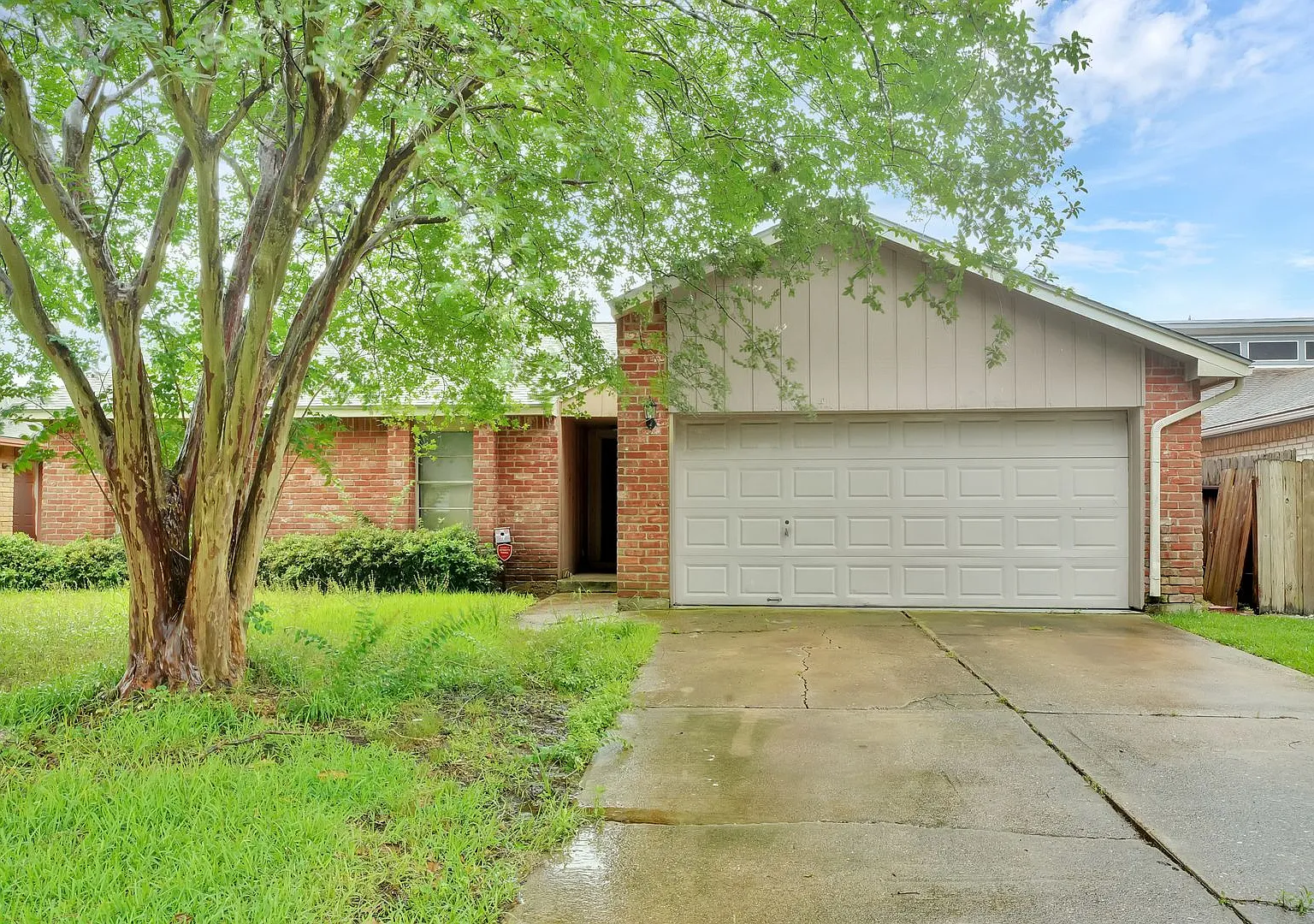 Beautiful 3 bed 2 bath in Sterling Green! — Photo 1
