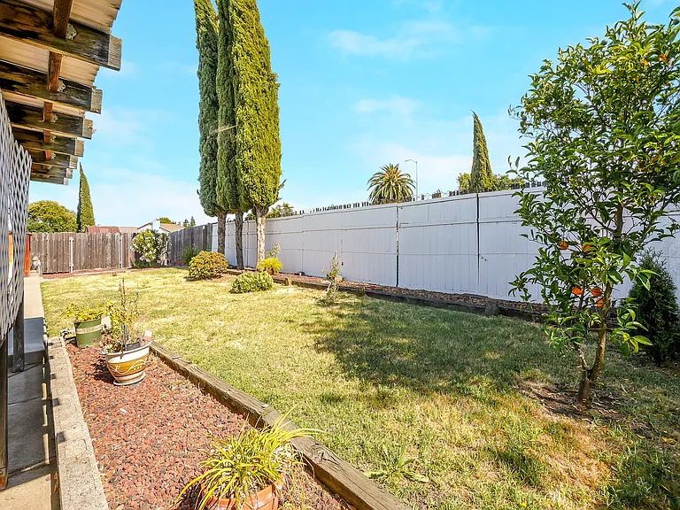 2401 La Salle Ct — Photo 26