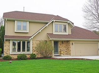S22W27429 Fenway Dr S, Waukesha, WI 53188